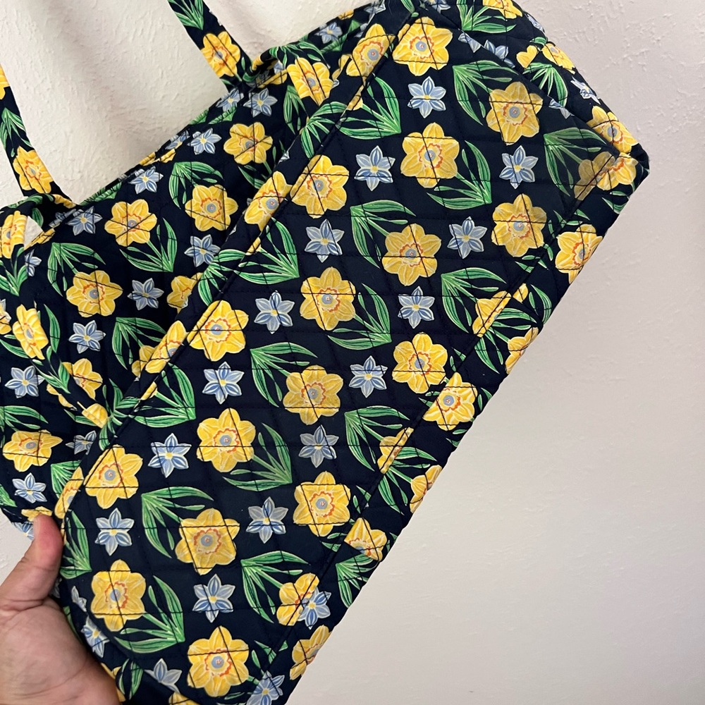 Vera Bradley Original Zip Tote Bag – Daffodils in Premium Cotton - Picture 8 of 9